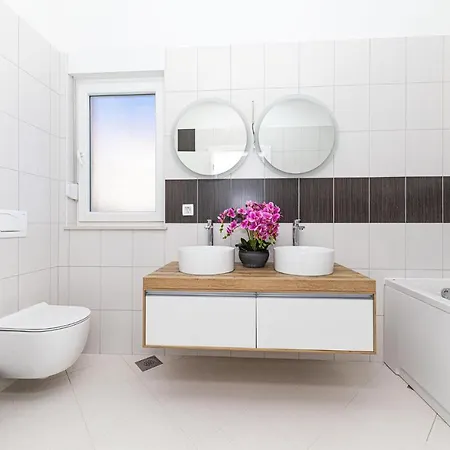 Stunning In With Wifi And 3 Bedrooms Apartamento Marina (Bossoglina)