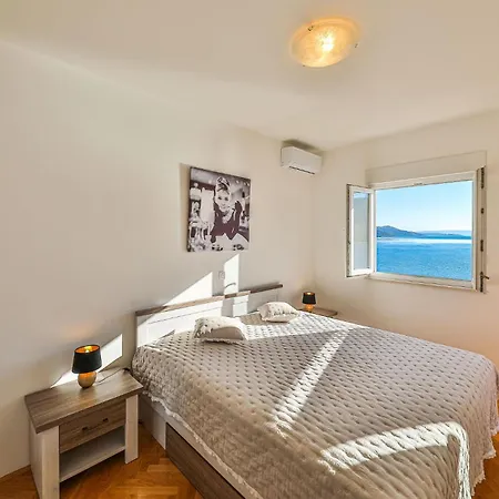 公寓 Stunning In With House Sea View